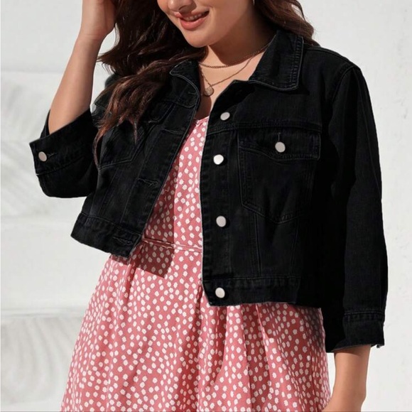 Plus Light Wash Button 3/4 Sleeve denim Cropped Jean Jacket - Picture 7 of 13